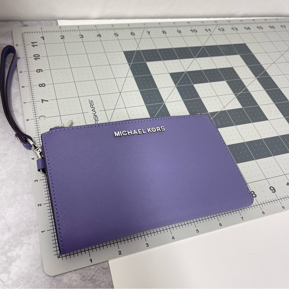 Michaell Kors Double Zip Wallet/Wristlet Purple - Picture 6 of 6